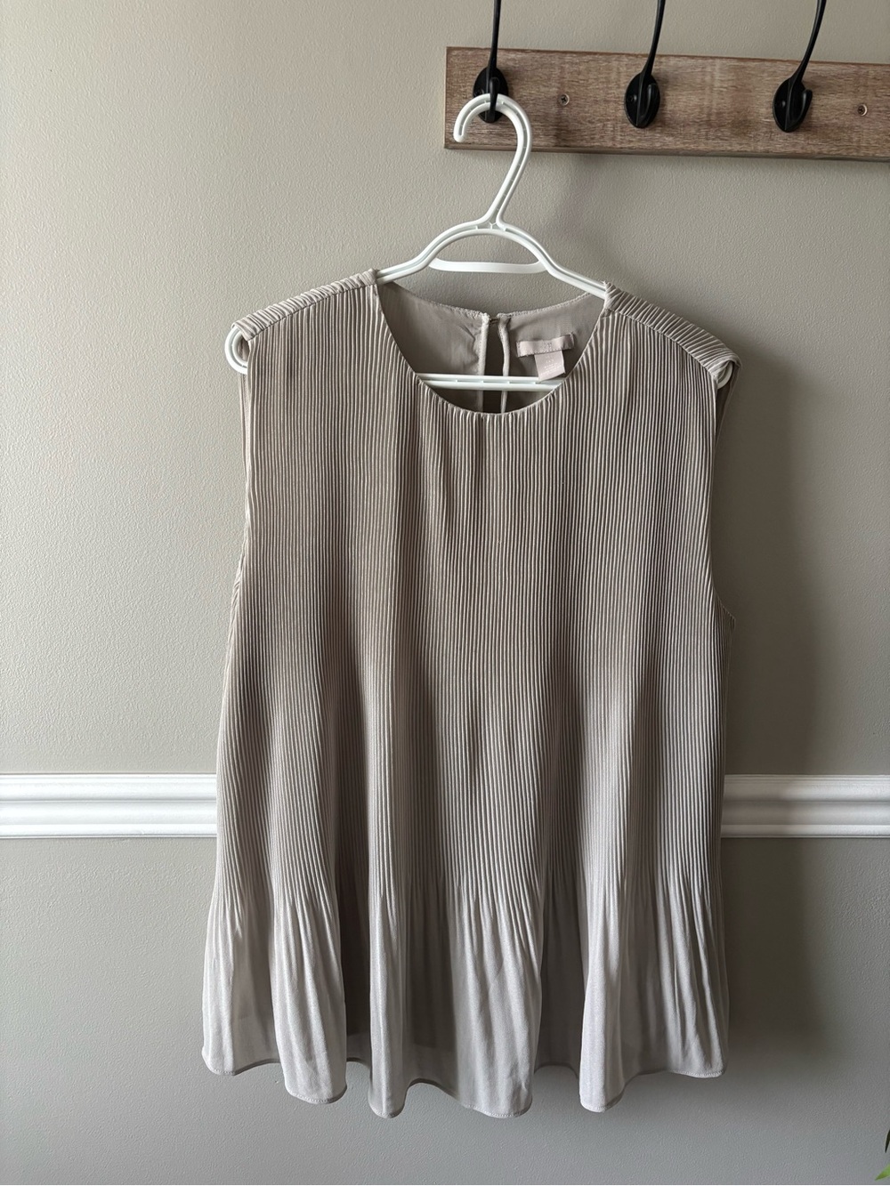 H&M Pleated Sleeveless Top — Light Taupe